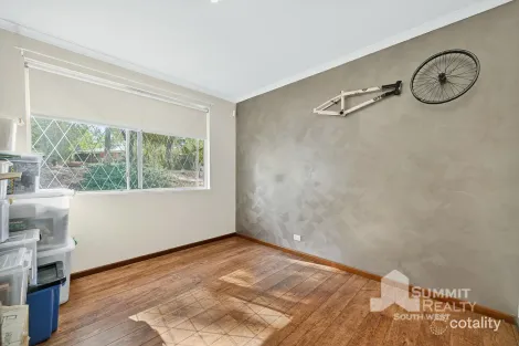 Property photo of 5 Thomas Court Leschenault WA 6233