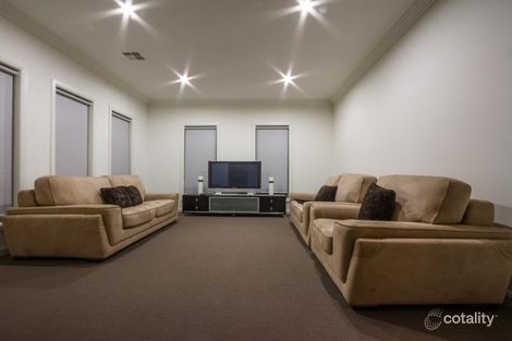 Property photo of 21 Biltmore Crescent Roxburgh Park VIC 3064
