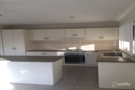 Property photo of 28 Wheatley Avenue Roxburgh Park VIC 3064