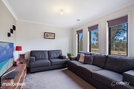 Property photo of 35 Adrian Circuit Wallan VIC 3756