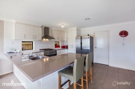 Property photo of 35 Adrian Circuit Wallan VIC 3756