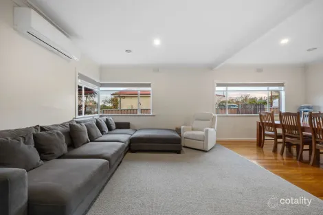 Property photo of 13 Iris Avenue Wendouree VIC 3355