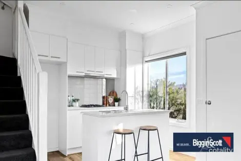 Property photo of 2 Alexander Circuit Craigieburn VIC 3064