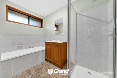 Property photo of 1 Springvalley Way Narre Warren South VIC 3805