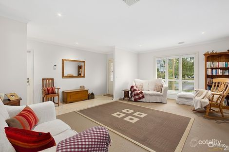 Property photo of 2 Oakview Boulevard Narre Warren North VIC 3804