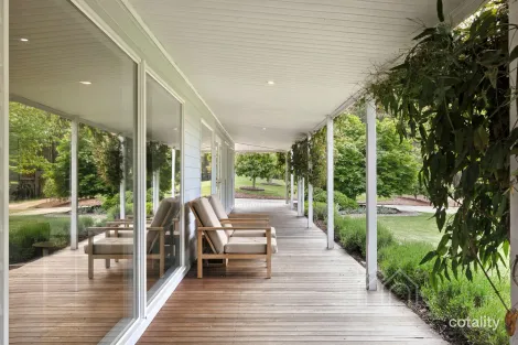 17 Vinnicombes Rd, Romsey, VIC 3434