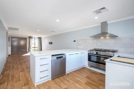 Property photo of 15 Reflection Boulevard Jindalee WA 6036