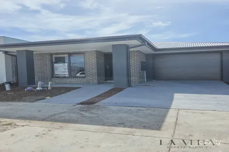 24 Vondel Way, Clyde North, VIC 3978