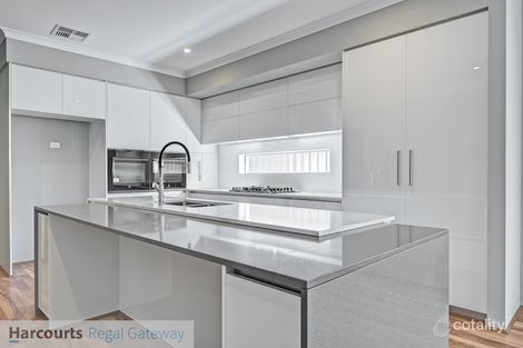 Property photo of 76 Aquamarine Parade Treeby WA 6164