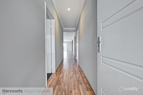 Property photo of 76 Aquamarine Parade Treeby WA 6164