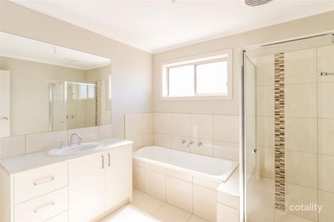 Property photo of 2 Ruby Close Kilmore VIC 3764