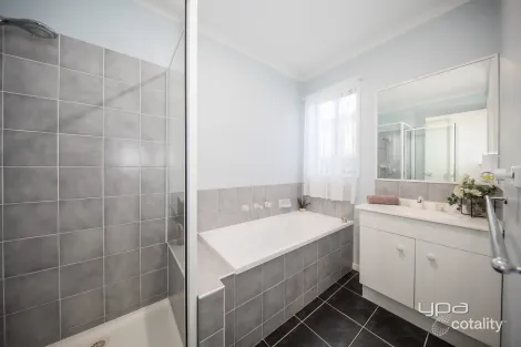 Property photo of 6 Forsyth Close Burnside VIC 3023