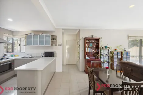 Property photo of 2/5 Pulchella Street Wattle Grove WA 6107