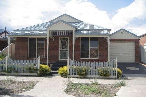 17 Clarendon Wynd, Caroline Springs, VIC 3023