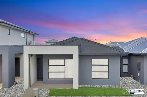 10 Centralpark Walk, Strathtulloh, VIC 3338