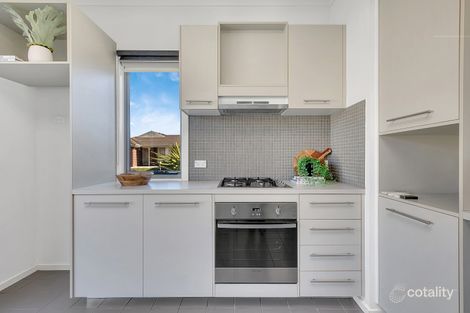 Property photo of 10 Hawthorn Lane Craigieburn VIC 3064