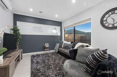 18 Collinson Way, Officer, VIC 3809