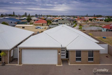 4/8 Stroud St, Beachlands, WA 6530