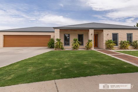Property photo of 6 Oliver Court Horsham VIC 3400