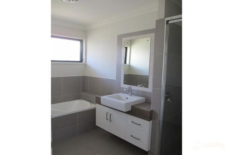 Property photo of 2/7 Desgrand Street Emerald QLD 4720