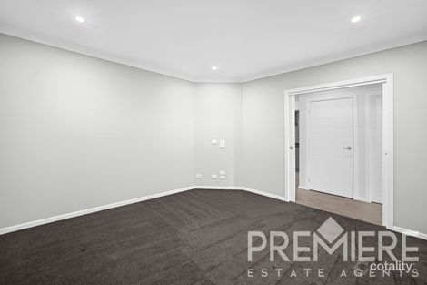 Property photo of 7 Ditzell Street Catherine Field NSW 2557