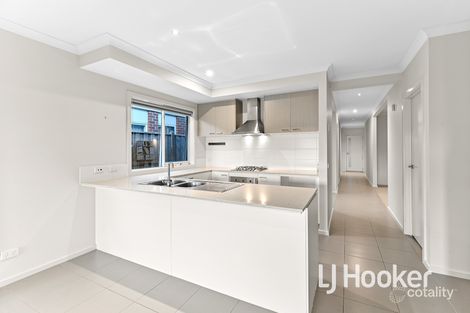 Property photo of 22 Barley Crescent Clyde North VIC 3978