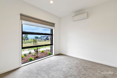 Property photo of 10 Lefroy Walk Wollert VIC 3750