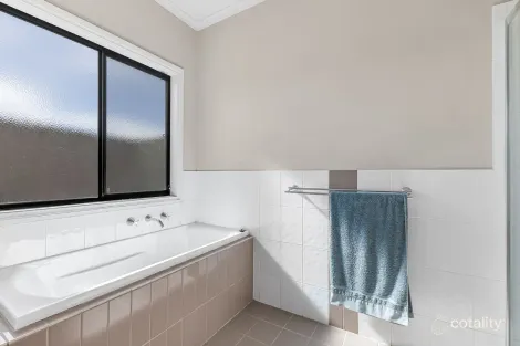 Property photo of 4A Smart Court Evanston Park SA 5116
