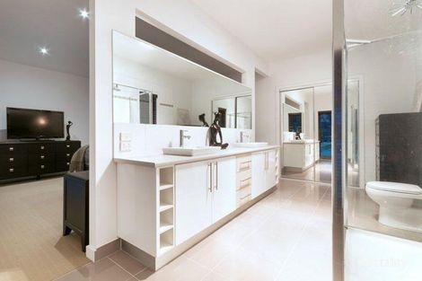 Property photo of 14 Wilderness Place South Morang VIC 3752