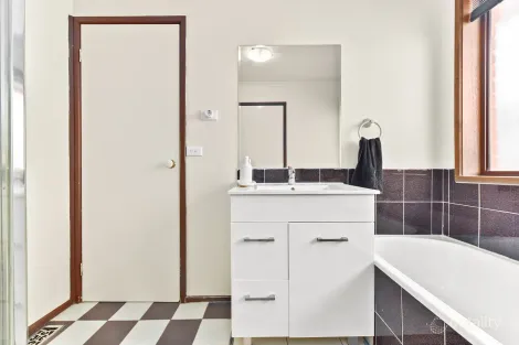 Property photo of 8 Kensington Court Hampton Park VIC 3976