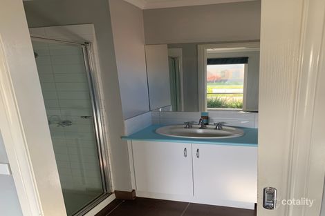 Property photo of 17 Baltic Way Cranbourne West VIC 3977