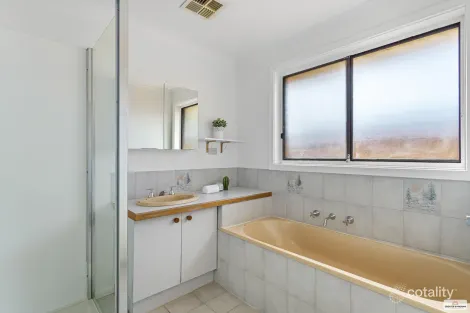 Property photo of 13 Oriole Drive Werribee VIC 3030