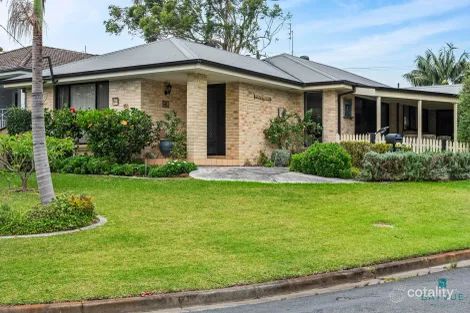 40 Ray St, Sussex Inlet, NSW 2540