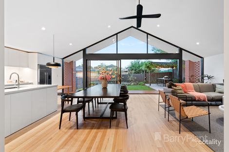 Property photo of 21 Kingswood Crescent Noble Park North VIC 3174
