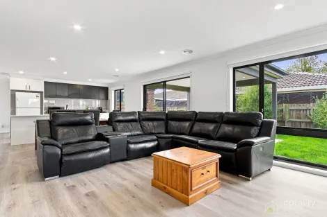 Property photo of 34 Finlayson Crescent Traralgon VIC 3844