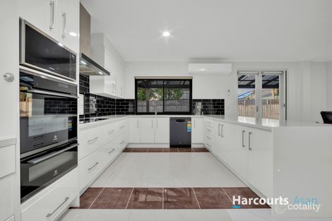 Property photo of 3 Lakeside Drive Sandhurst VIC 3977