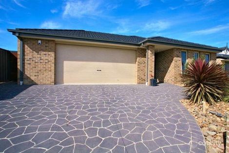 Property photo of 8 Como Chase Pakenham VIC 3810