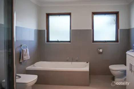 Property photo of 31 Dymock Street Balgownie NSW 2519