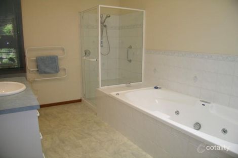 Property photo of 23 Ryalls Lane Strathfieldsaye VIC 3551