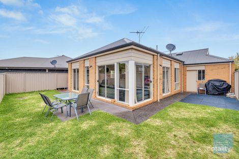 Property photo of 22 Mount Way Caroline Springs VIC 3023