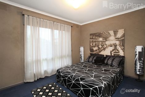 32 Barrington Cres, Gladstone Park, VIC 3043