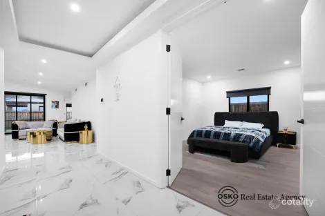 Property photo of 83 Clipstone Crescent Fraser Rise VIC 3336