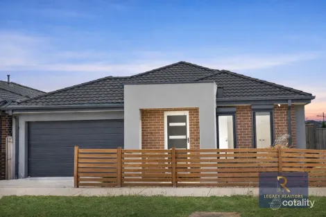 35 Fuchsia Dr, Rockbank, VIC 3335