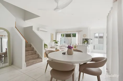 Property photo of 2/12 Sapphire Place Elanora QLD 4221