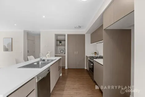 Property photo of 13 Vista Circuit Westmeadows VIC 3049