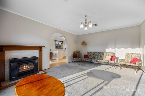 Property photo of 13 Semillon Grove Mount Clear VIC 3350