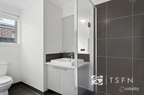 Property photo of 17 Bradfield Loop Strathfieldsaye VIC 3551