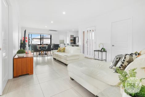 Property photo of 2/7 Gabriella Way Hillvue NSW 2340