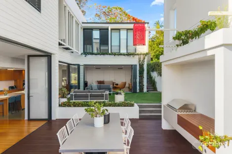 Property photo of 30 Orchard Terrace St Lucia QLD 4067