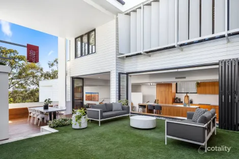 Property photo of 30 Orchard Terrace St Lucia QLD 4067